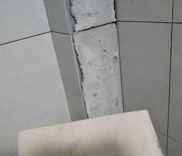 乐都瓷砖空鼓维修公司分享下厨房瓷砖脱落的补救措施。